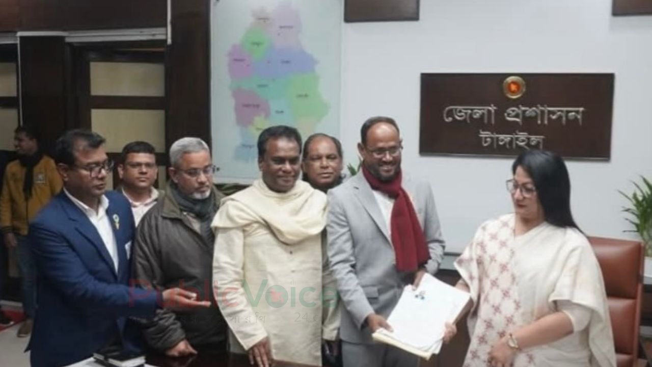 টাঙ্গাইল-৫ সদর আসনে বিএনপির মনোনীত প্রার্থী সুলতান সালাউদ্দিন টুকু মনোনয়নপত্র দাখিল করেছেন