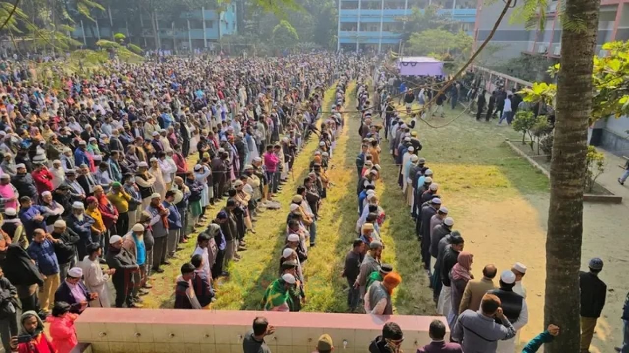 টাঙ্গাইলে সাবেক স্বরাষ্ট্রমন্ত্রী মেজর জেনারেল মাহমুদুল হাসানের জানাজায় হাজারো মানু্ষের ভিড়