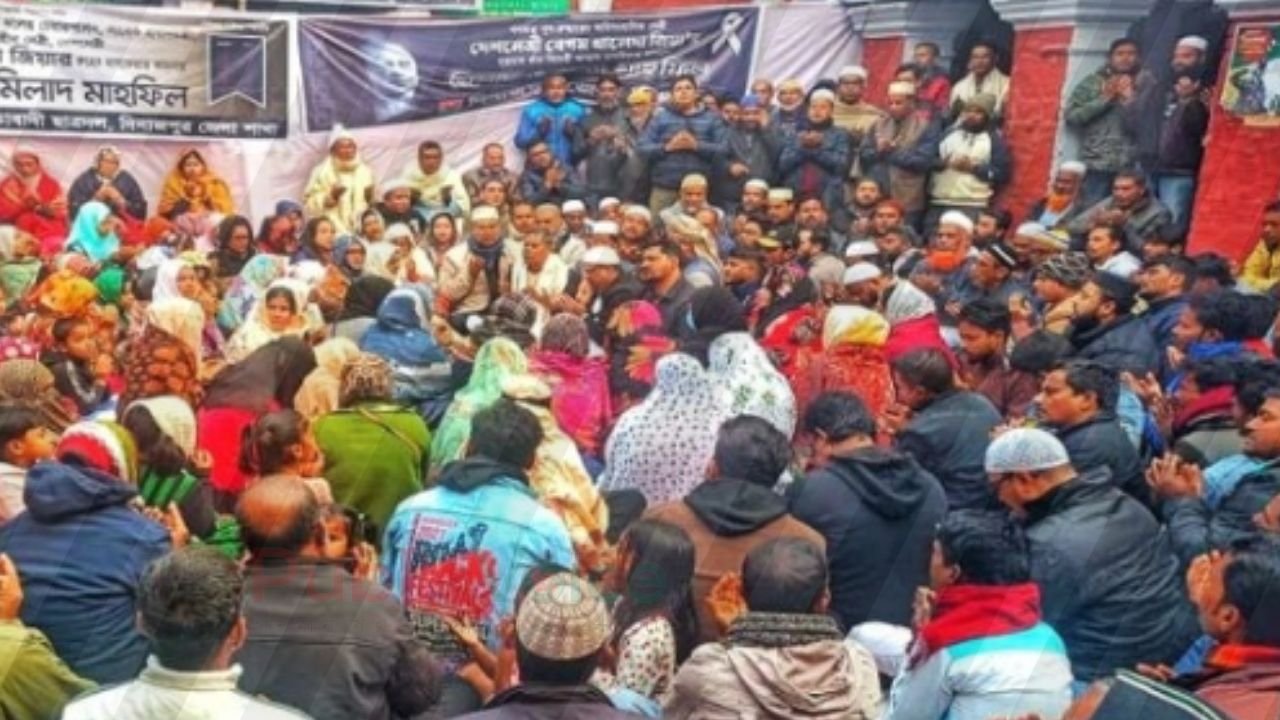 ‎দিনাজপুরে সাবেক প্রধানমন্ত্রী বেগম খালেদা জিয়ার বিদেহী আত্মার মাগফেরাত কামনায় জেলা বিএনপি দোয়া মাহফিল অনুষ্ঠিত