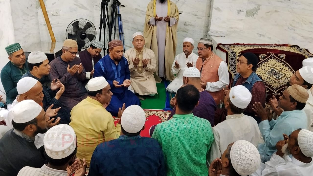 নিরঙ্কুশ জয়ে চট্টগ্রাম বিশ্ববিদ্যালয়ে দোয়া মাহফিল বিএনপির