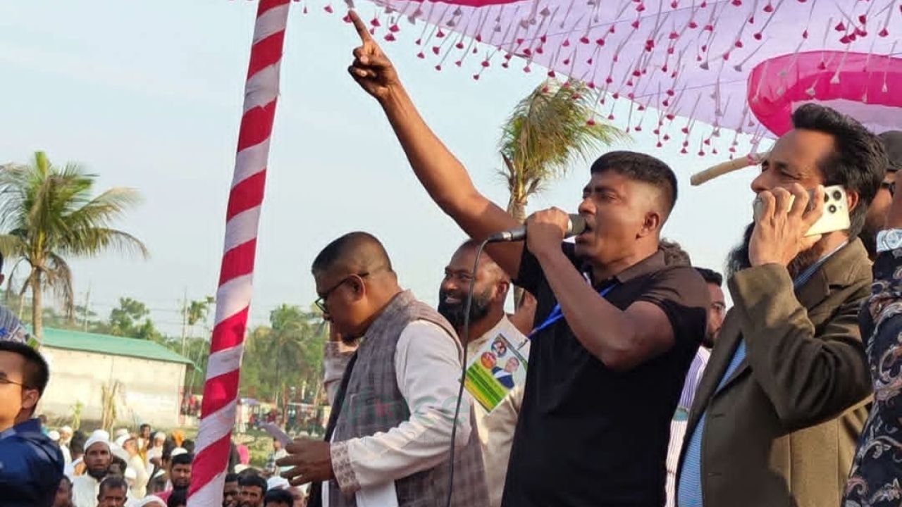 দক্ষিণ আইচা মহিলা কর্মী সমাবেশে ছাত্রদল নেতার বক্তব্য