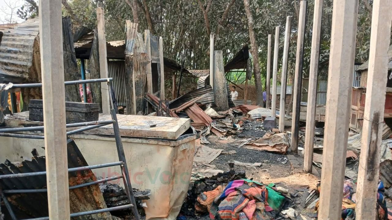 ধুনটে বৈদ্যুতিক শর্টসার্কিটে বসতবাড়ি ভস্মীভূত, ৫ লক্ষাধিক টাকার ক্ষতি