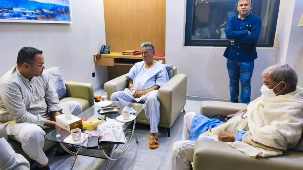 ইউনাইটেড হাসপাতালে আমির খসরুর খোঁজে মির্জা ফখরুল