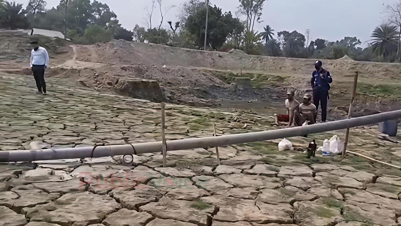 আখাউড়ায় অবৈধ মাটি উত্তোলন: দুইজনের কারাদণ্ড, ড্রেজার মেশিন বিনষ্ট