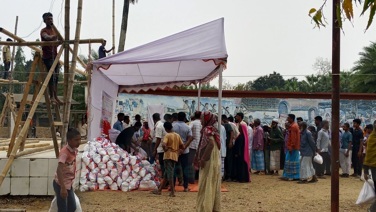 রামগড় উপজেলা দরিদ্রের মাঝে ঈদ উপহার