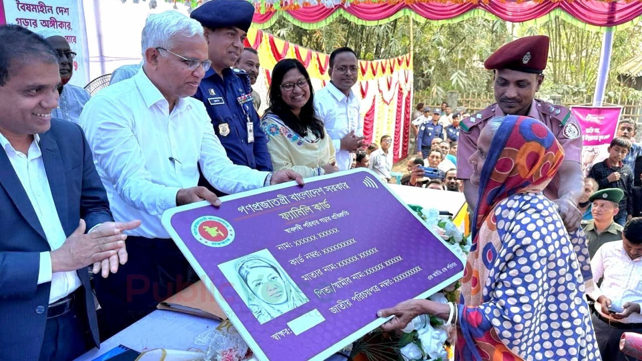 দিনাজপুরের নবাবগঞ্জে ফ্যামিলি কার্ডের উদবোধন সমাজকল্যাণ মন্ত্রীর