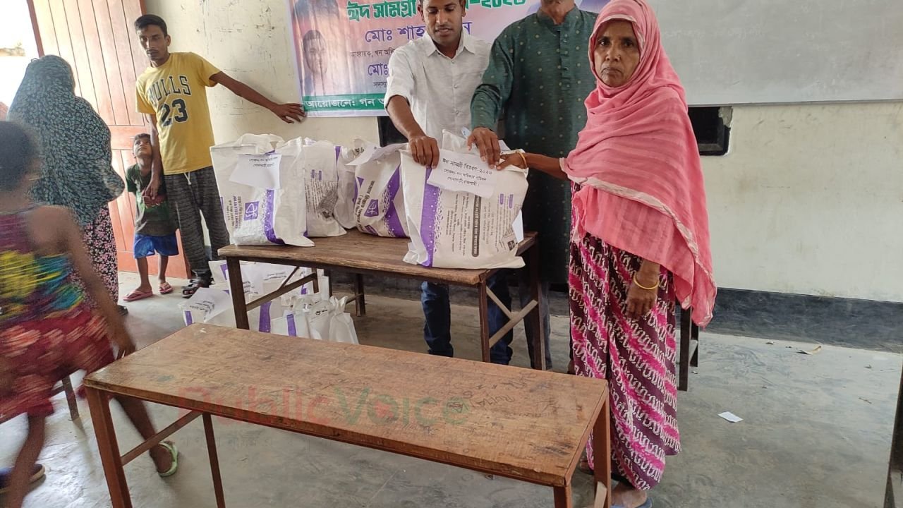 গোদাগাড়ীর কদম শহর হাই স্কুল মাঠে গণ অধিকার পরিষদের ঈদ সামগ্রী বিতরণ