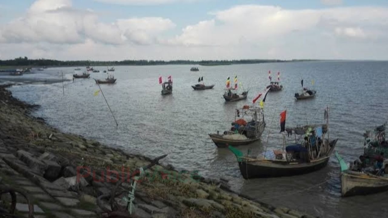 অপার সৌন্দর্যের লীলাভূমি রামগতি মাছ ঘাট হয়ে উঠেছে জনপ্রিয় পর্যটন স্পট। 