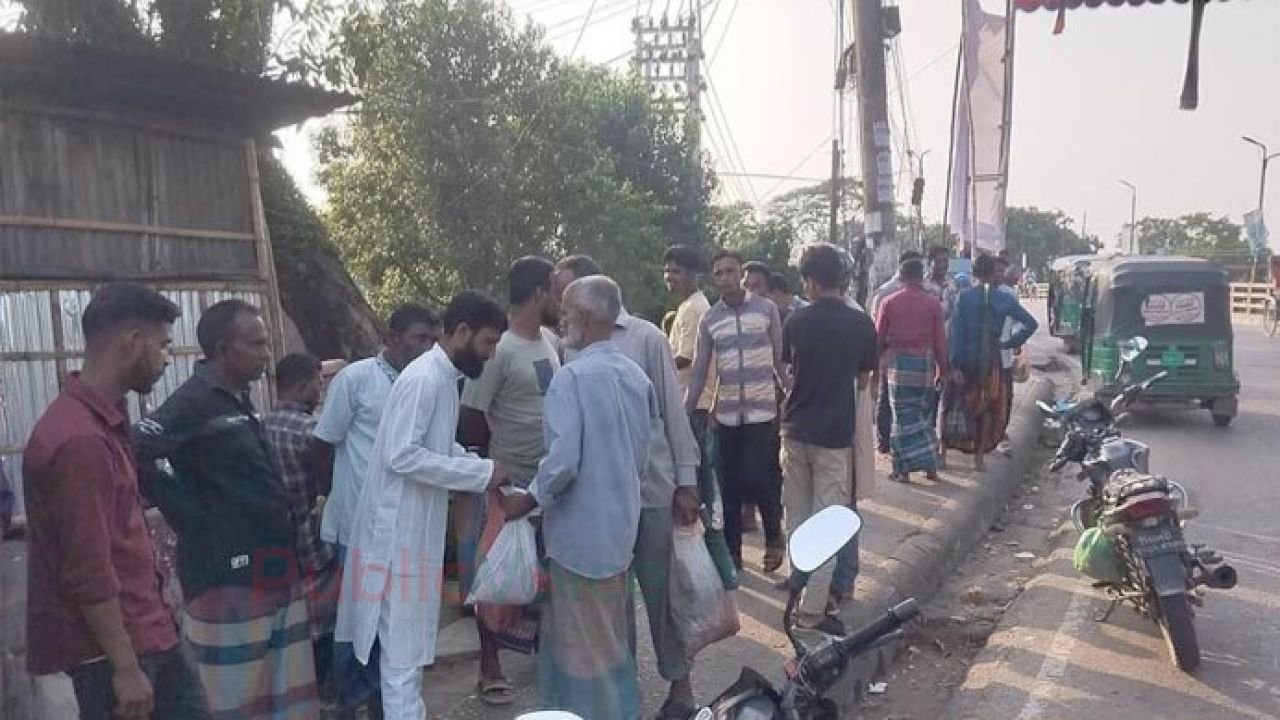 কোরবানির মাংস বিক্রি হচ্ছে ৪শ থেকে ৫শ টাকায় 