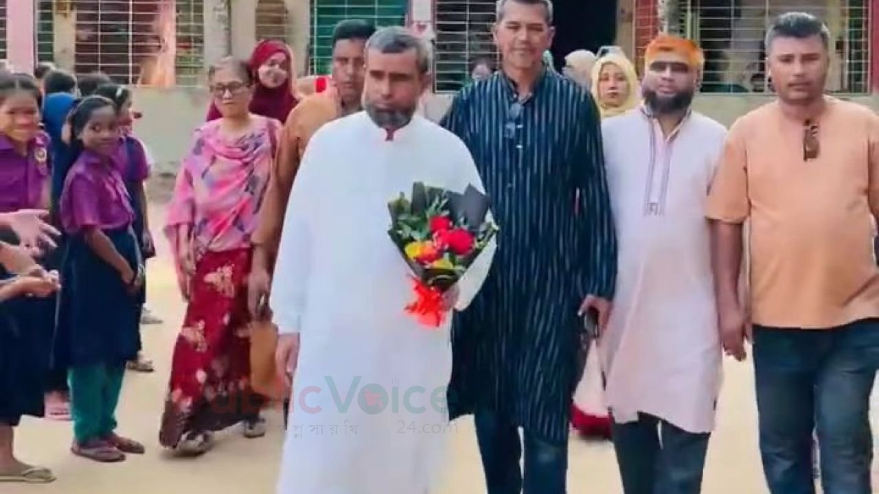 রামগড় চৌধরীপাড়া সরকারি প্রাথমিক বিদ্যালয়ে প্রধান শিক্ষকের বিদায়ে আবেগঘন পরিবেশ