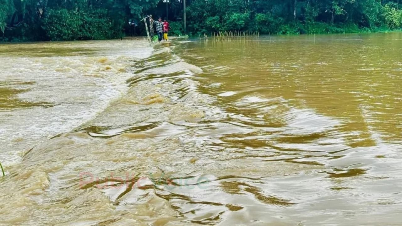 টানা বৃষ্টি ও পাহাড়ি ঢলে দুইটি গ্ৰাম প্লাবিত 