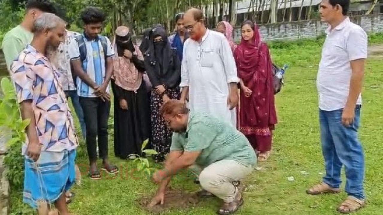 পার্বতীপুরে ৮ হাজার ফুল ও ফলদ গাছ রোপণ কর্মসূচি শুরু