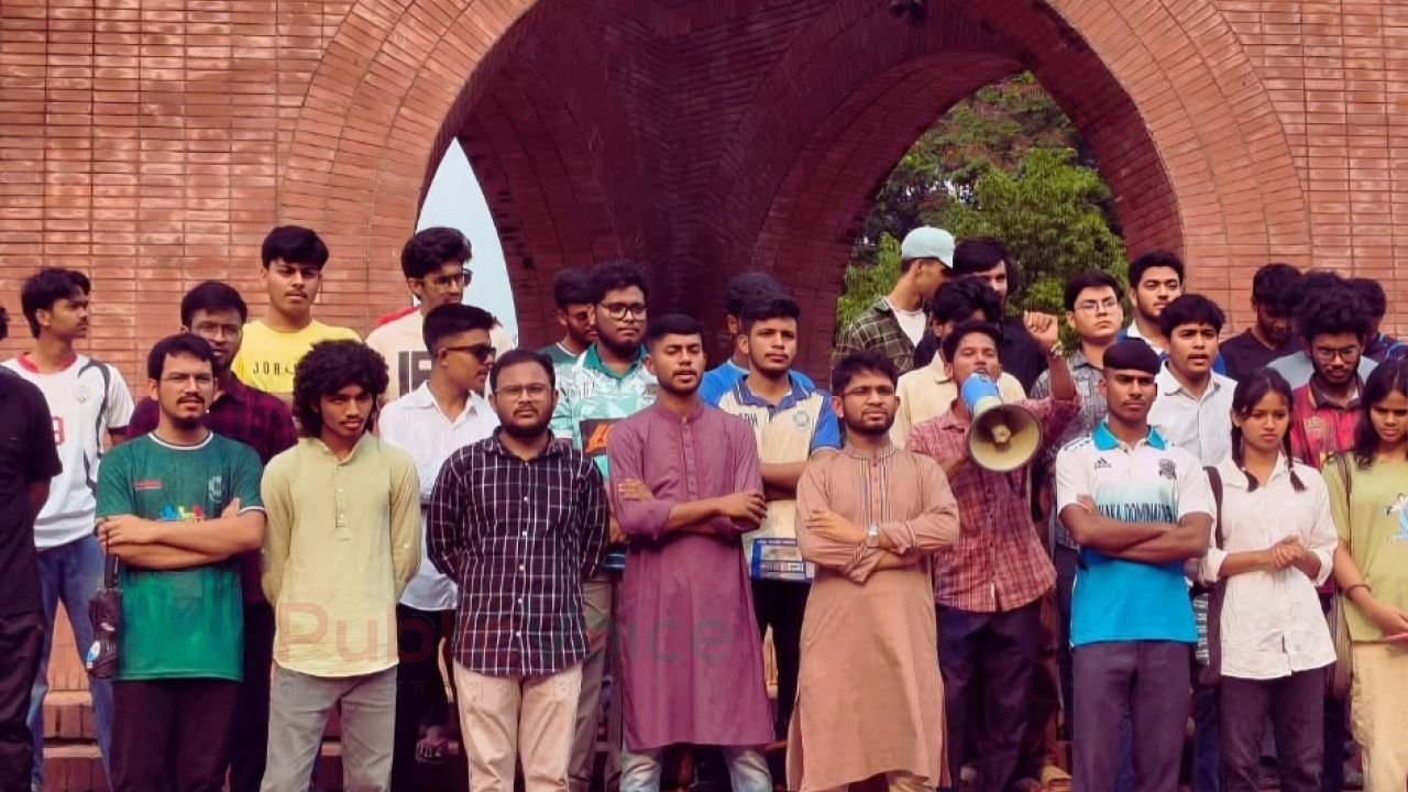 নেত্রকোনায় জাবি শিক্ষার্থীকে বস্ত্রহীন করে মারধরে আ’লীগ নেতারা, প্রতিবাদে ক্যাম্পাসে বিক্ষোভ