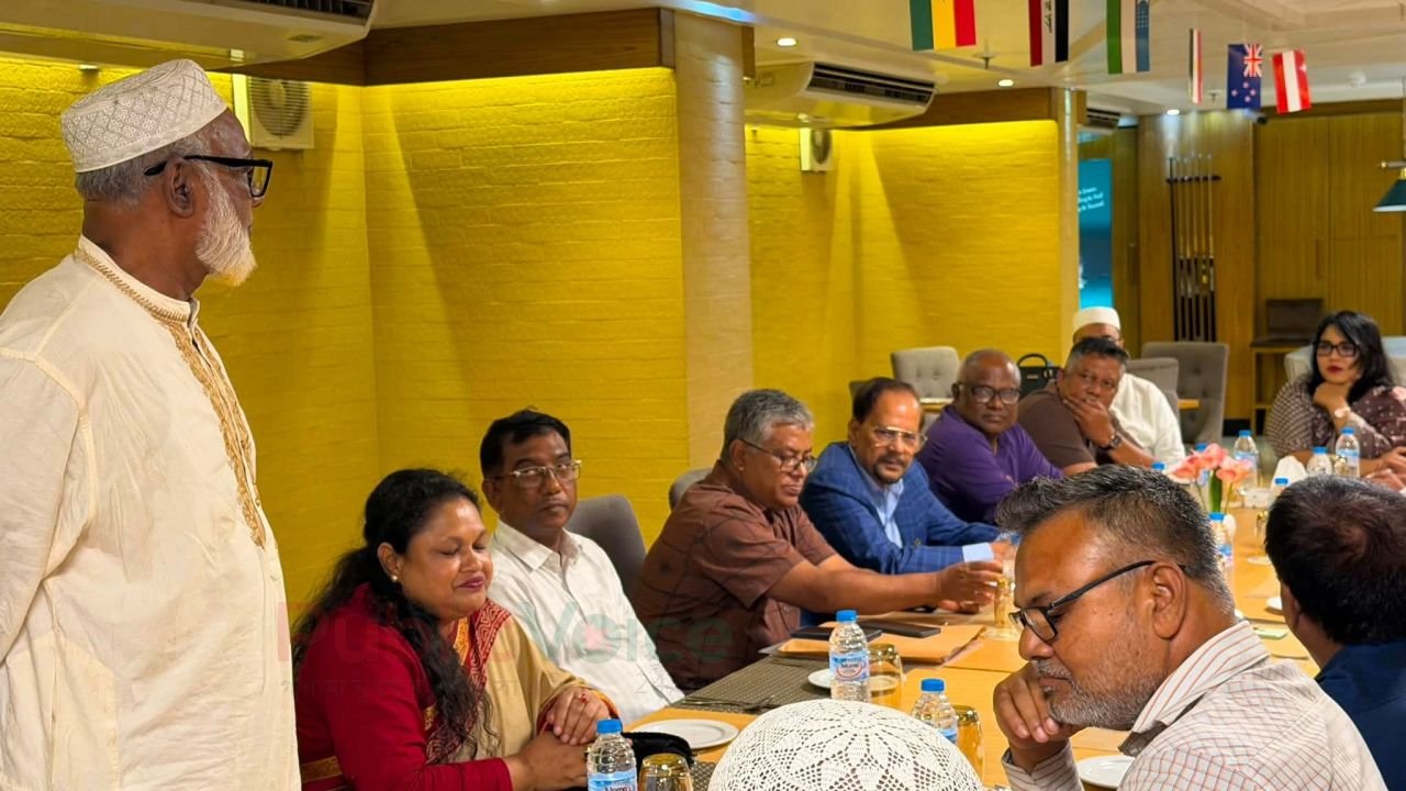 অতিরিক্ত সংসদীয় আসনের দায়িত্বপ্রাপ্ত এমপি'র সংগে  বিএনপি নেতাদের সৌজন্য সাক্ষাৎ