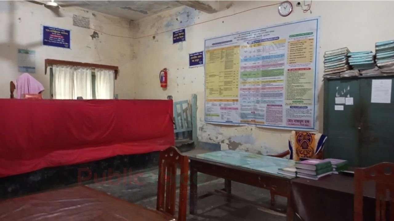 চিলমারীতে সাবরেজিস্টার অফিস কর্মকর্তা-কমর্চারী শুন্য সপ্তাহের প্রথম কর্ম দিবস 