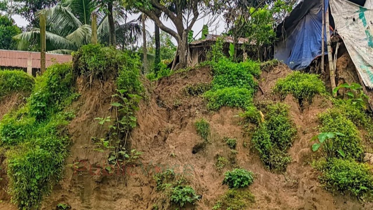  মৌলভীবাজারে টিলা ধসের ঝুঁকিতে প্রায় ৫০ হাজার মানুষ