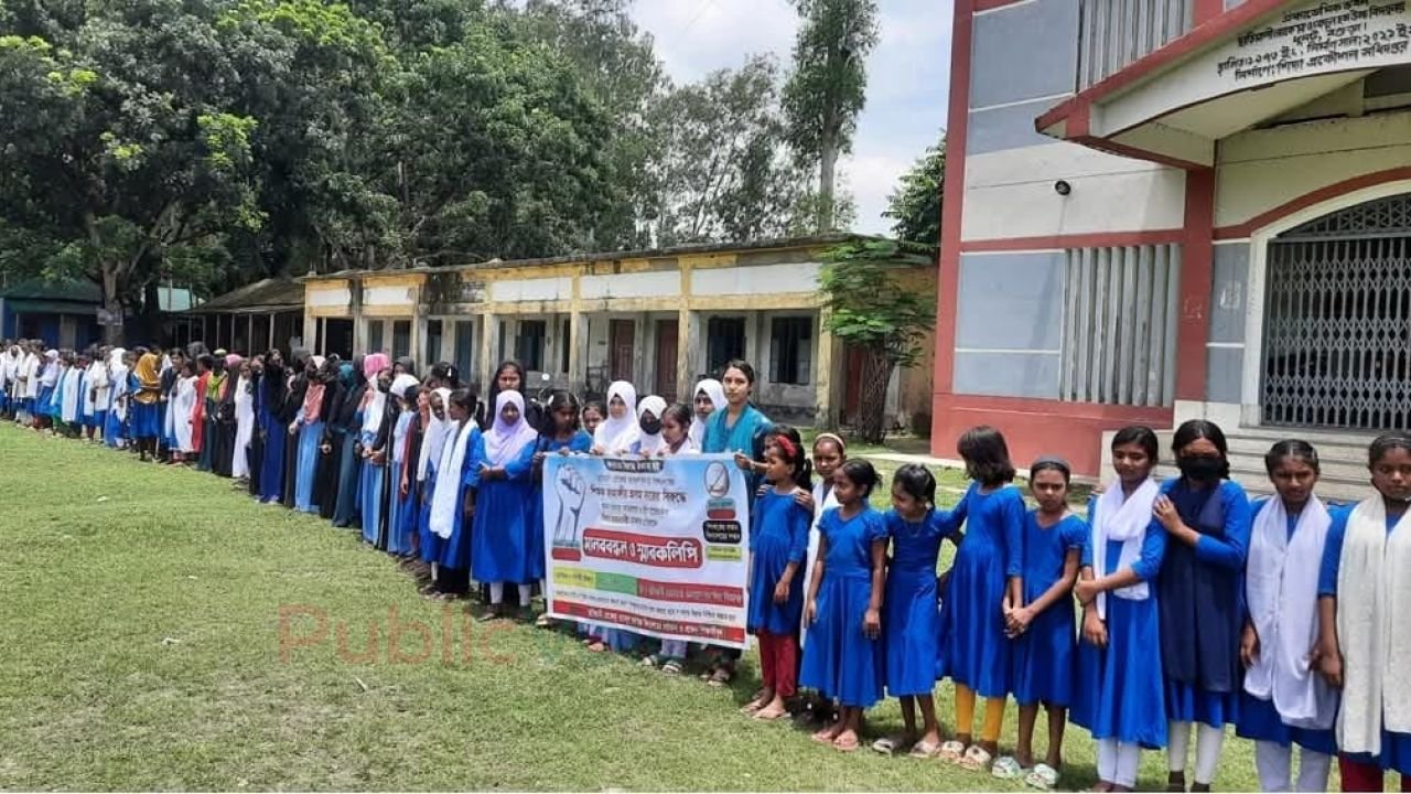 ধুনটে শিক্ষক জাহাঙ্গীর আলমের পুনর্বহালের দাবিতে শিক্ষার্থীদের মানববন্ধন, মামলা পুনঃতদন্তের আহ্বান