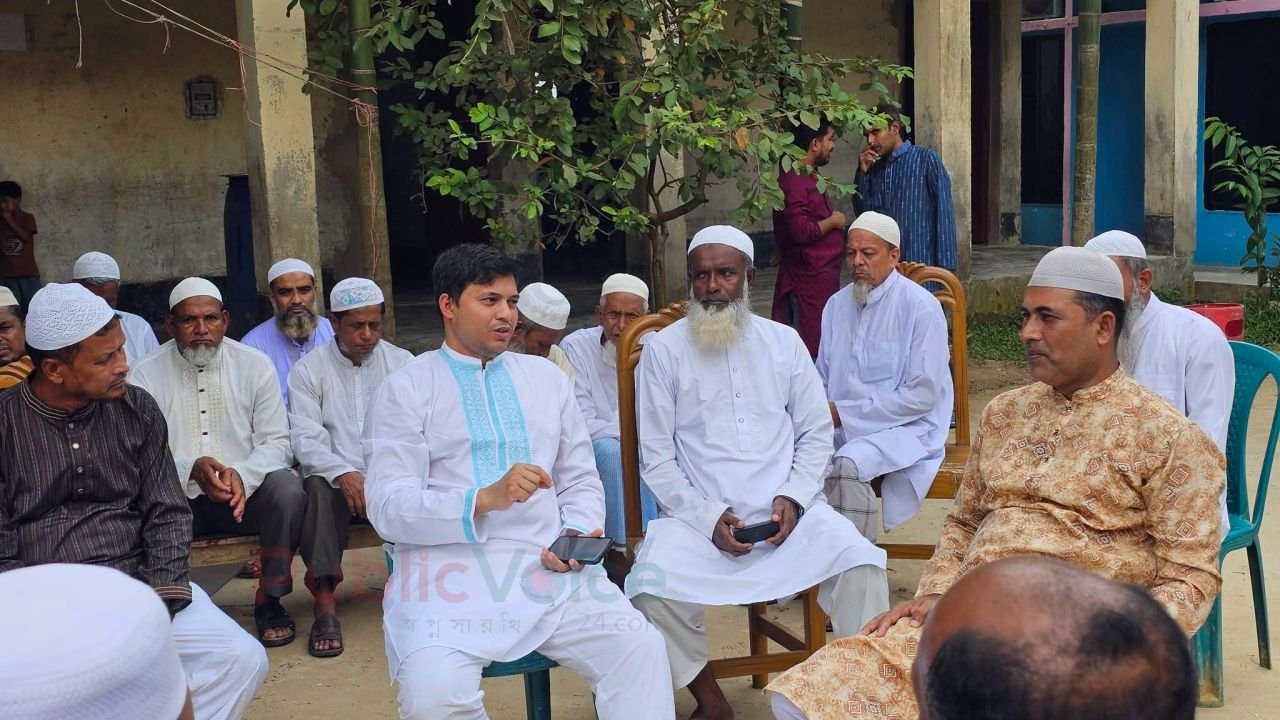 খাগড়াছড়িতে,সরাস্ট্র মন্ত্রী একান্ত সচিবের আম্মার ইসালে সওয়াব উপলক্ষে দোয়া ও আলোচনা সভা করেন