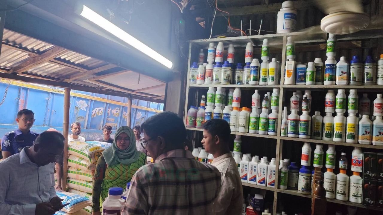 ময়মনসিংহের আঠারোবাড়ী বাজারে পশুখাদ্য ব্যবসায় অনিয়মের প্রমাণ, ৫ ব্যবসায়ী দণ্ডিত