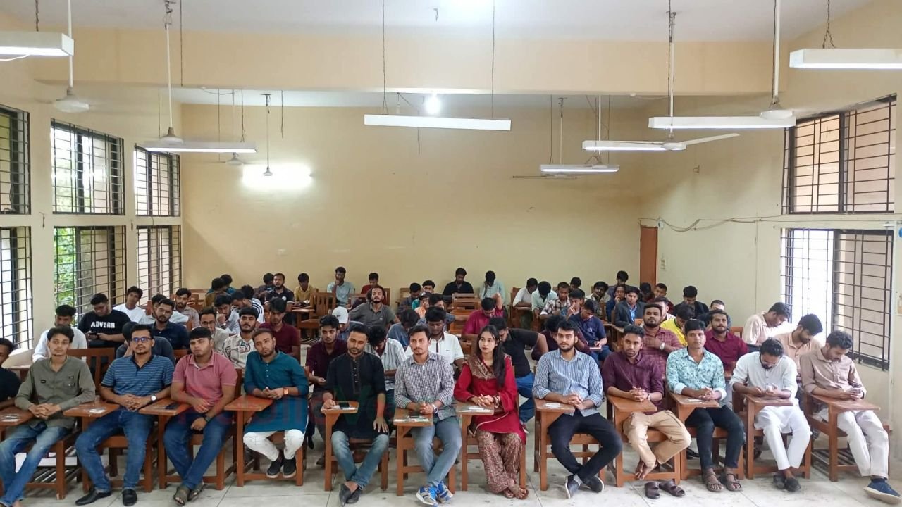 র‍্যাগিং বন্ধ ও মাদকের বিরুদ্ধে সোচ্চার হতে কুবি ছাত্রদলের কর্মশালা