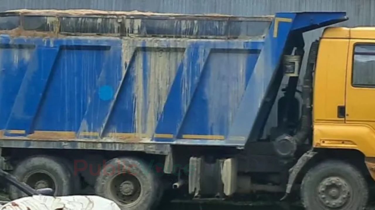 ড্রাম ট্রাকের ধাক্কায় টমটম চালক নিহত 