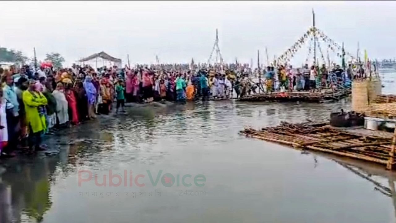 চিলমারীতে ব্রহ্মপুত্র নদে  ৬৭টি বাঁশের ভূড় ফরিদপুর মহাবিশ্ব ওরশ শরীফের উদ্দেশ্যে রওয়ানা 
