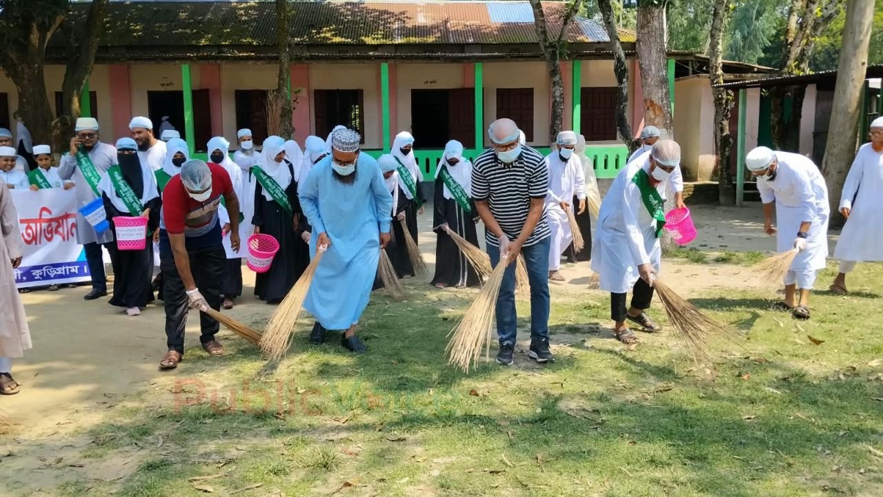 চিলমারীতে শতবর্ষী শিক্ষা প্রতিষ্ঠানে  পরিষ্কার-পরিচ্ছন্নতা অভিযান-২০২৬ অনুষ্ঠিত। 