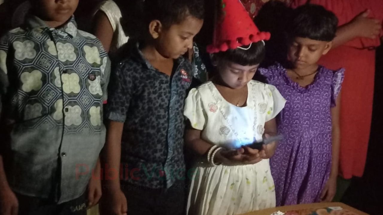 মজুমদার হাট পল্লী বিদ্যুতের উপহার জন্মদিনের অনুষ্ঠান পালনে ৫ মিনিট চেয়ে ১ ঘণ্টা বিদ্যুৎ