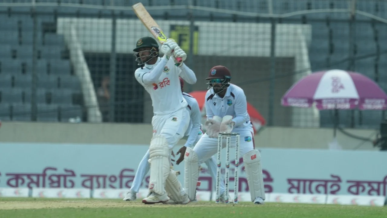 বৃষ্টির বাধা পেরিয়ে জয়ের পথে ওয়েস্ট ইন্ডিজ