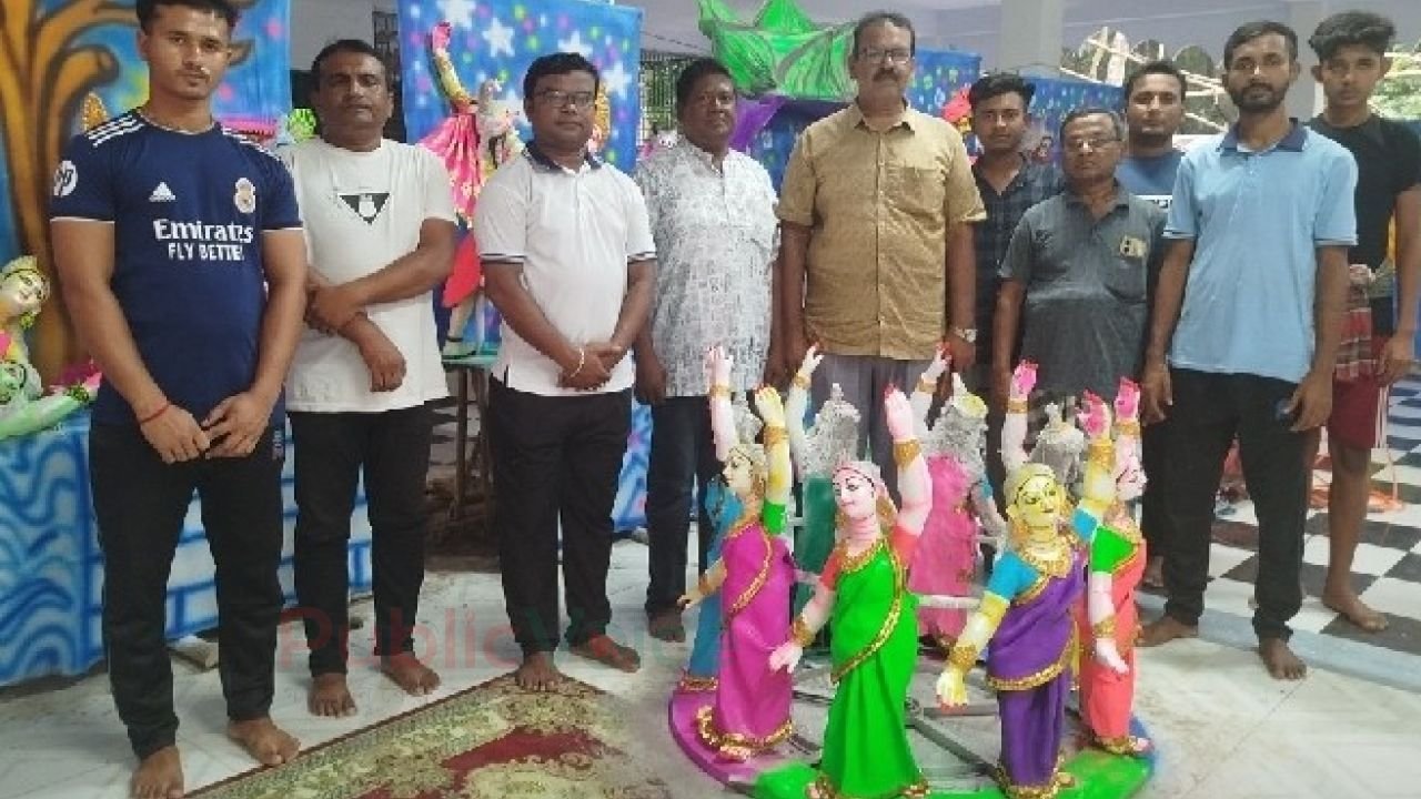 যশোরের চাচরড়া শ্রীহরি মন্দিরে ১০১ প্রতিমা স্থাপন।