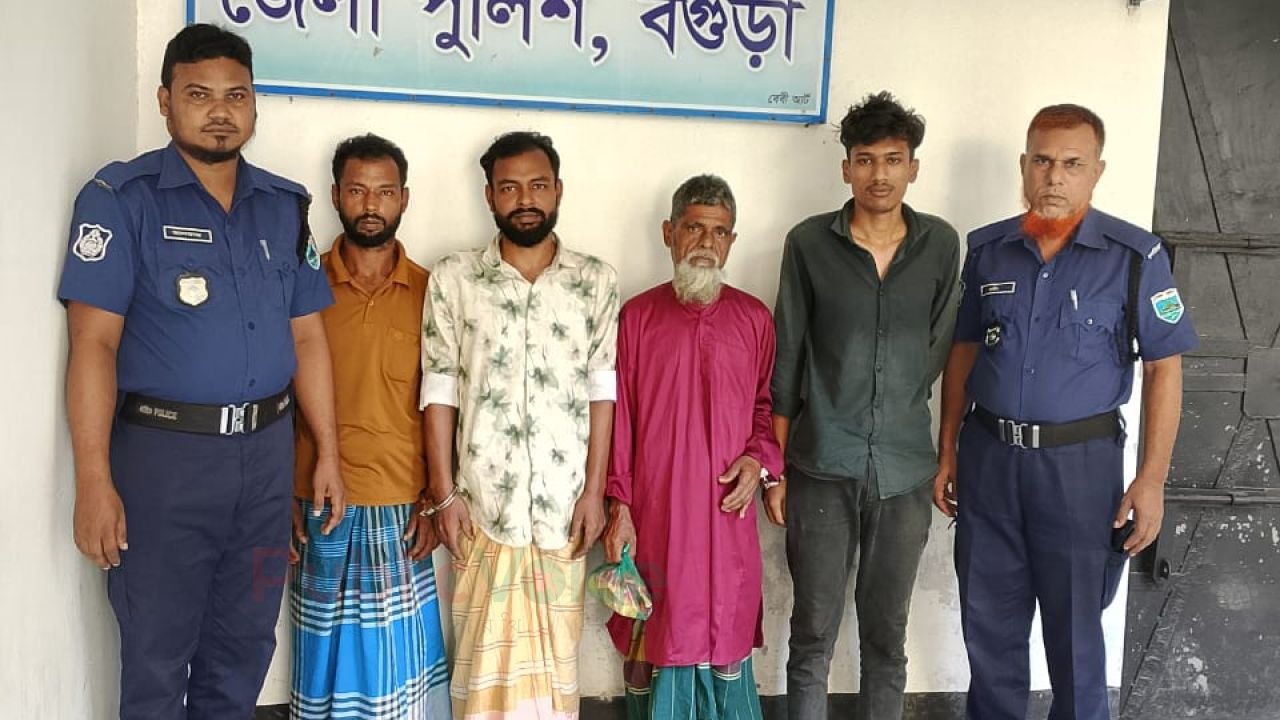 ধুনটে জমি দখলের জেরে বসতবাড়িতে হামলা স্বর্ণ ছিনতাই, গ্রেপ্তার ৪