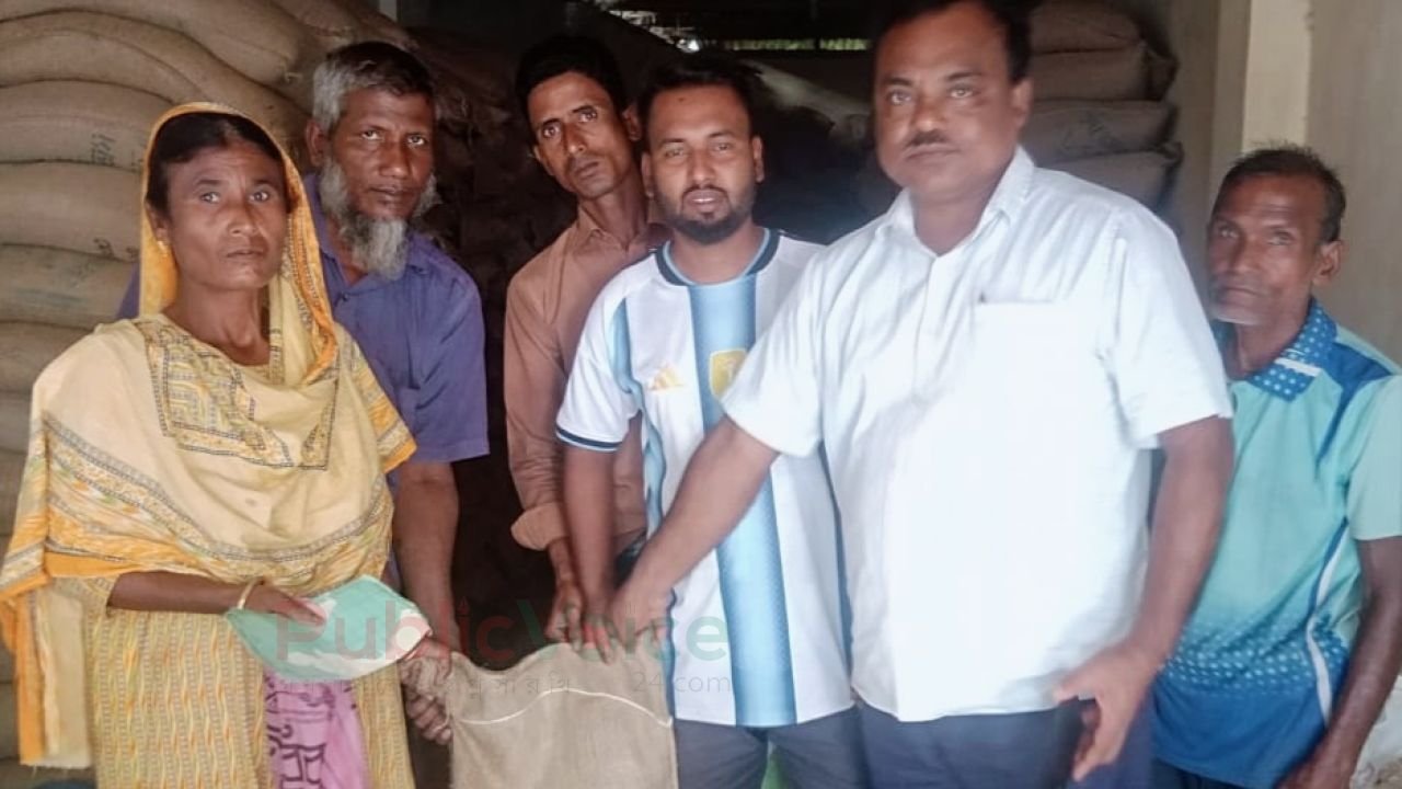 স্বস্তির হাসি সুন্দরগঞ্জের শখের হাটে: খাদ্যবান্ধব কর্মসূচির চাল পাচ্ছেন অগ্রাধিকার ভোগতারা 