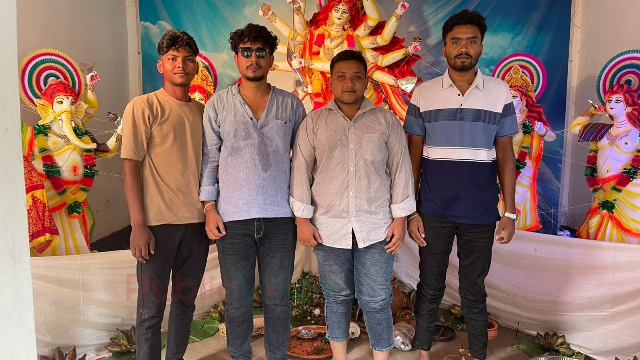 চিলমারীতে রনপাগলী সার্বজনীন কেন্দ্রীয় দুর্গা  মন্দিরে দুর্গোৎসবে ভক্তদের উচ্ছাস