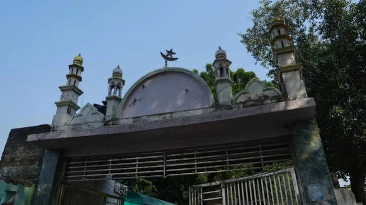 দিল্লিতে প্রধানমন্ত্রী মোদির বাসভবনের কাছে শতবর্ষী মসজিদ উচ্ছেদের শঙ্কা