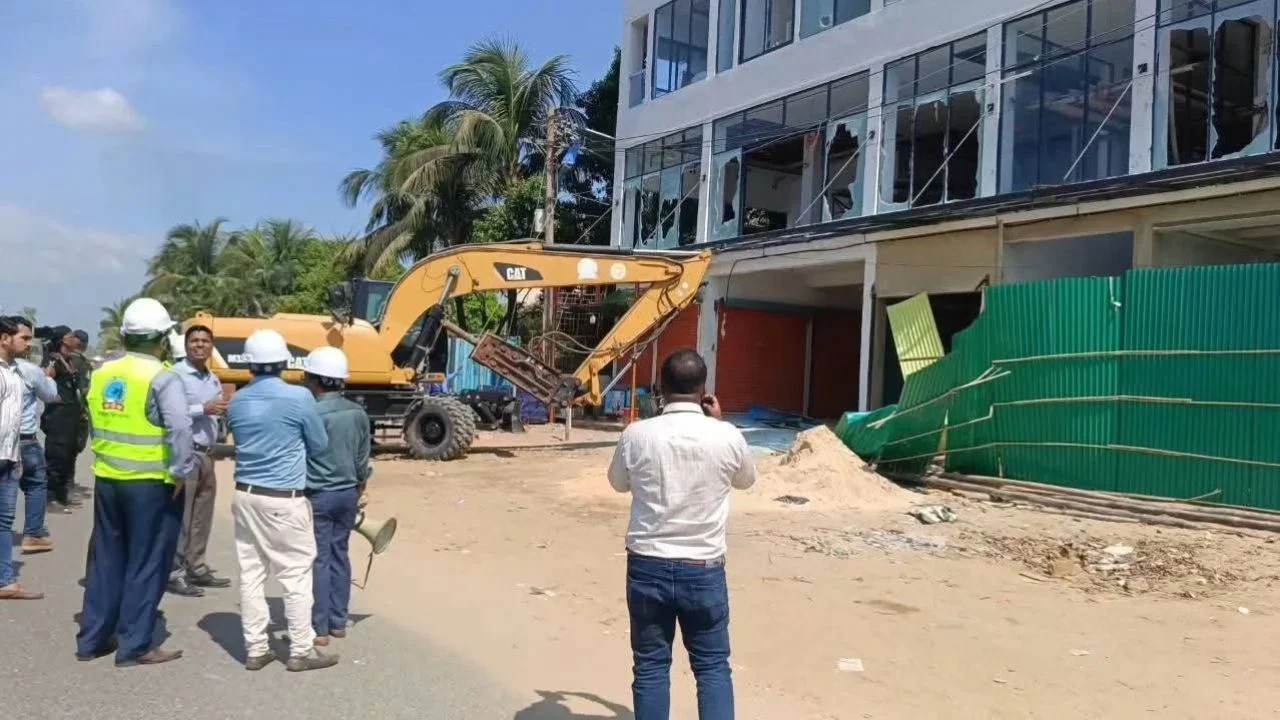 ইনানীতে হোটেল ভাঙচুর: বিনিয়োগকারীদের মধ্যে ছড়িয়েছে গভীর উদ্বেগ