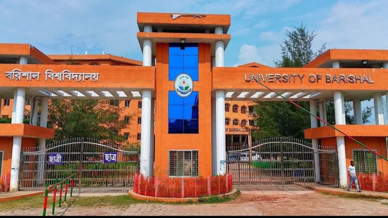 ববিতে ১ম বর্ষের নবীন বরণে সকল বর্ষের পরীক্ষা স্থগিত ক্ষুব্ধ শিক্ষার্থীরা