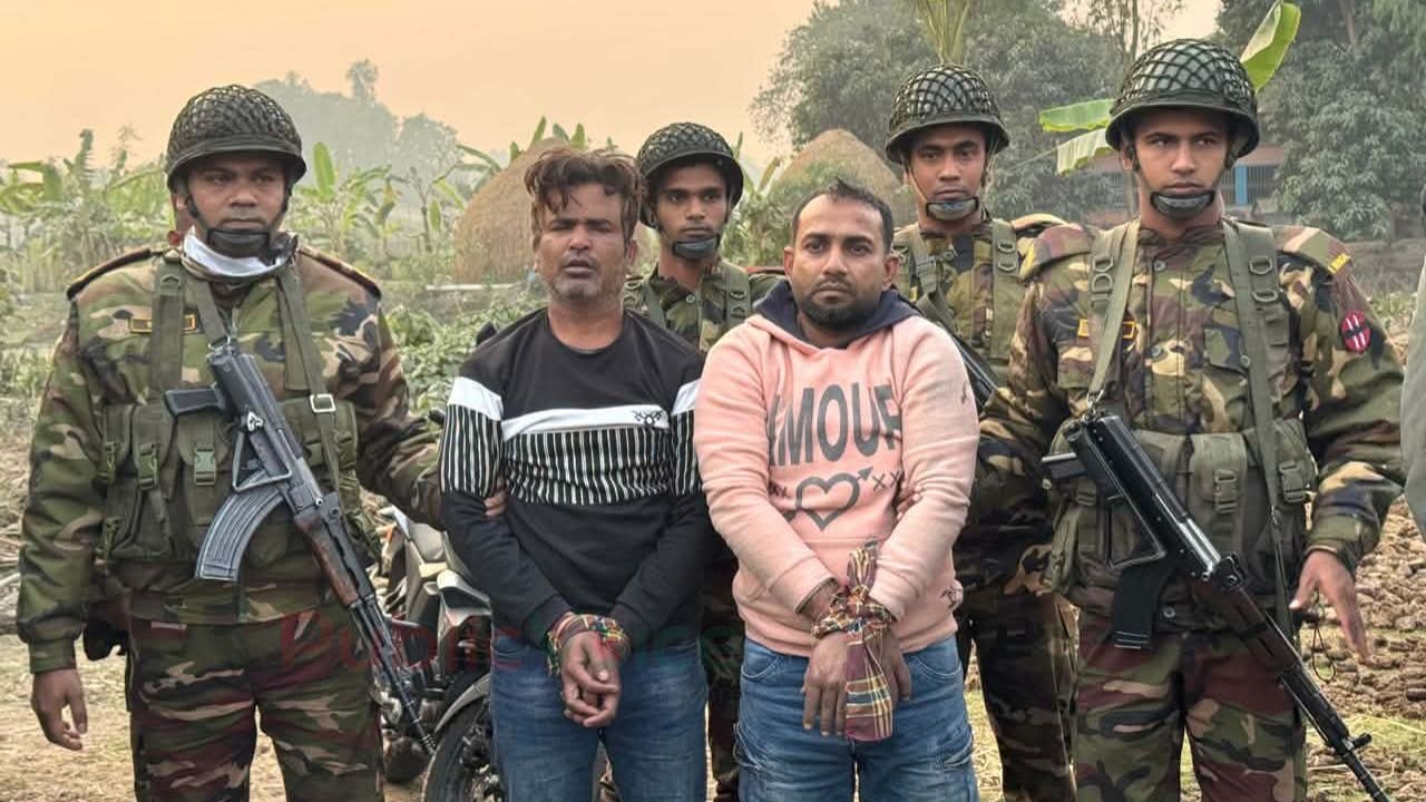 সেনাবাহিনীর অভিযানে ধুনটে আগ্নেয়াস্ত্র ও দেশীয় অস্ত্র উদ্ধার: সন্ত্রাসী ফিরোজ ও তার সহযোগী গ্রেফতার