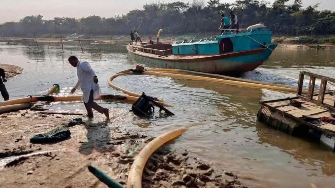 অবৈধভাবে বালু উত্তোলনের বিরুদ্ধে অভিযান