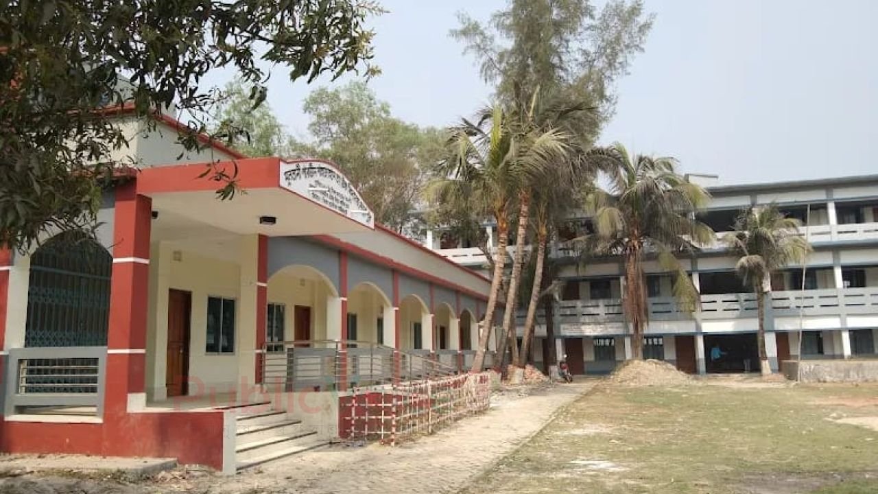 ধুনটে শিক্ষা সফরে স্কুল সভাপতির বিরুদ্ধে ছাত্রীদের যৌন নিপীড়নের অভিযোগ, এলাকায় চাঞ্চল্য