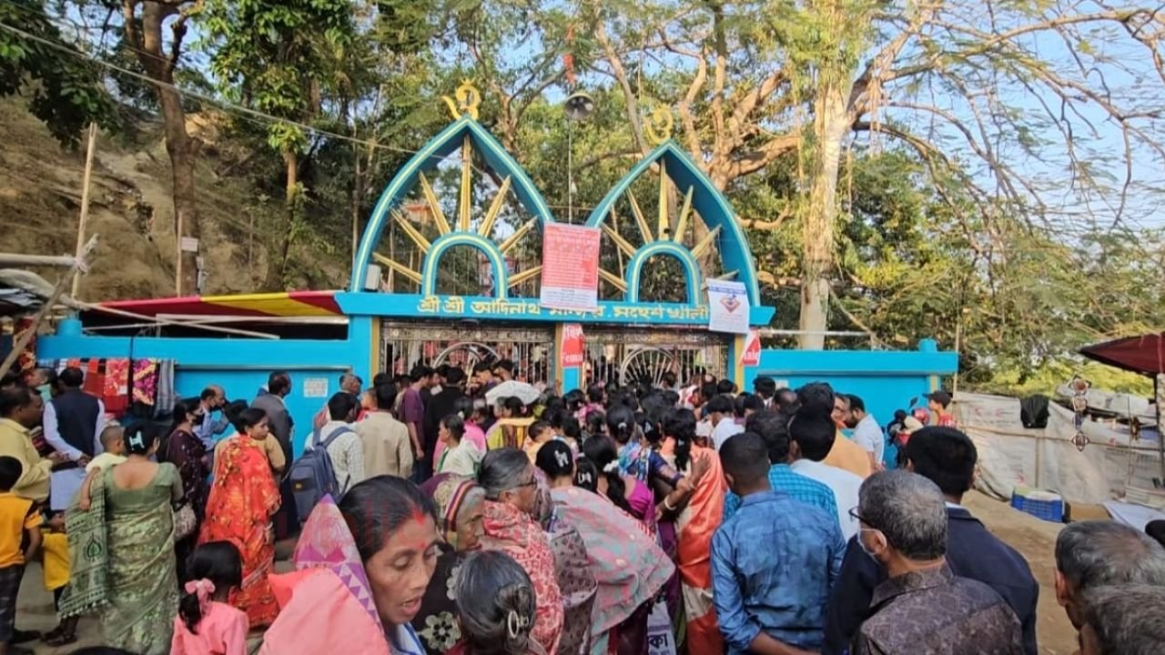 মহেশখালী আদিনাথ মেলায় পুণ্যার্থীদের ঢল, প্রশাসনের কড়া পাহারা