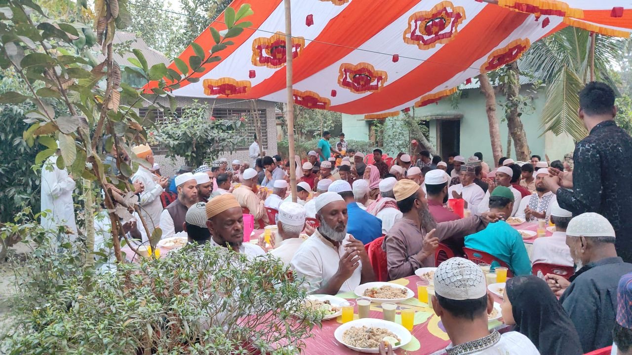 মজলিশপুরে তাজউদ্দীন চেয়ারম্যান ফাউন্ডেশনের দোয়া ও মিলাদ মাহফিল