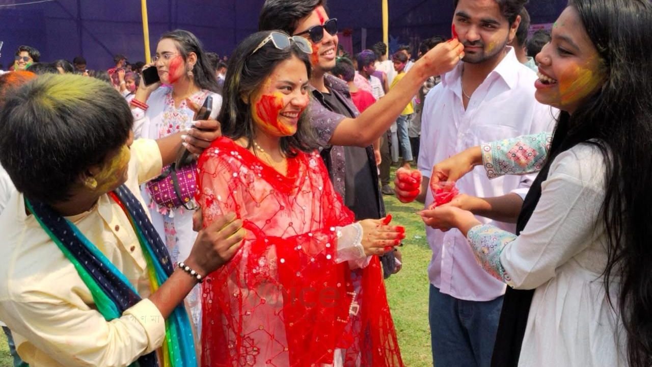 শ্রীমঙ্গলে নাচে গানে রঙের মেলা হলি উৎসব