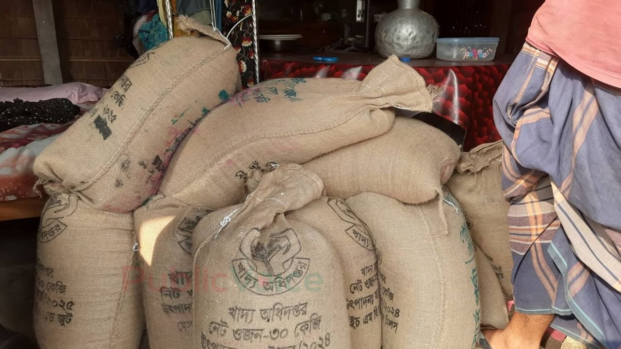 দরিদ্রদের চাল উদ্ধারে ঈশ্বরগঞ্জে অভিযান, জব্দ ৪২০ কেজি