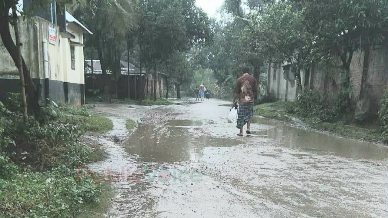 মধ্যপাড়া খনি গেট বদরগঞ্জ রুটে জলাবদ্ধতায় জনদুর্ভোগ চরমে
