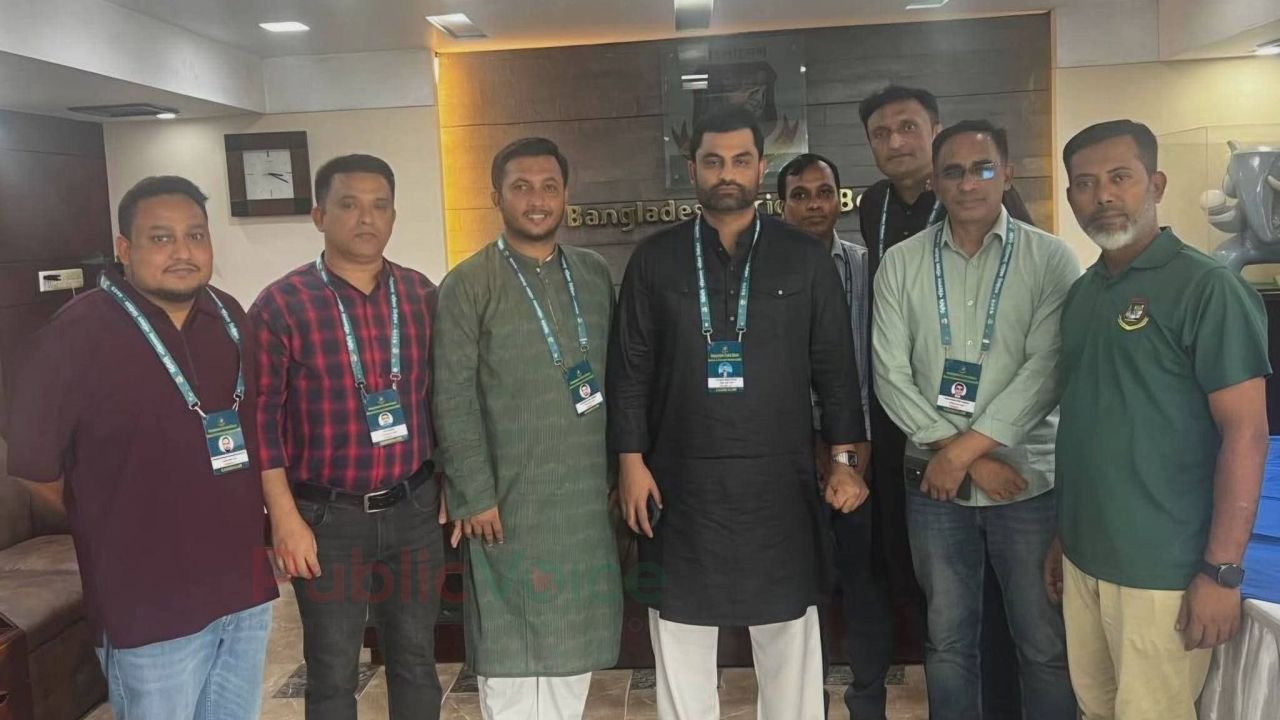 বিসিবি নির্বাচনে প্রথমবারের মতো ভোট দিলেন রামগড় বিএনপির সাধারণ সম্পাদক সাফায়েত মোর্শেদ মিঠু