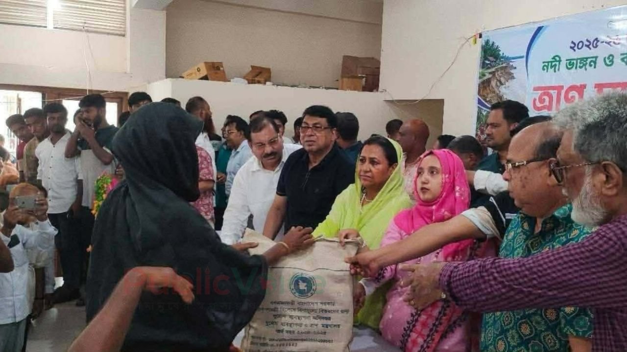 সুন্দরগঞ্জে এমপি মমতাজ আলোর মতবিনিময় সভা ও ত্রাণ বিতরণ