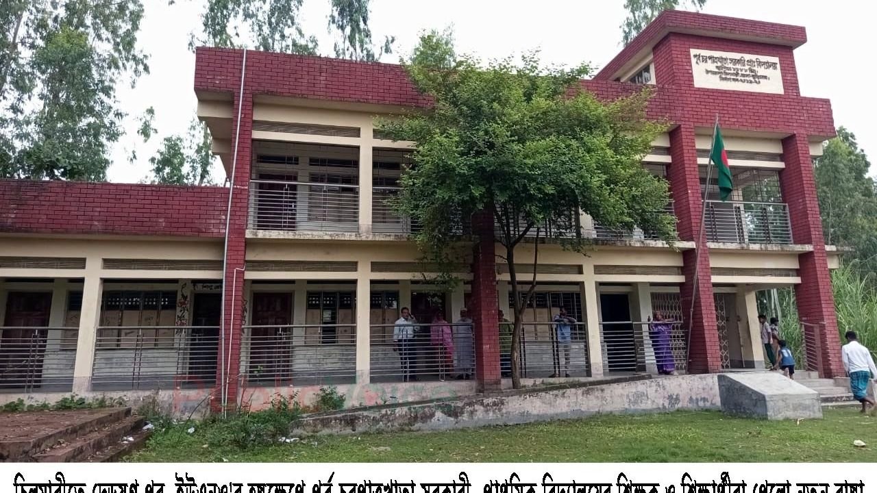 চিলমারীতে দেড়যুগ পর ইউএনও’র হস্তক্ষেপে বিদ্যালয়গামী নতুন রাস্তার কাজে আনন্দিত এলাকাবাসী!