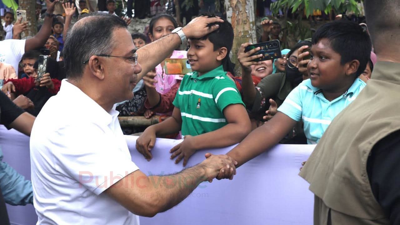 পরিচয়ের ঊর্ধ্বে, কোলাহলের বাইরে—মমতায় ভেজা হৃদয়ছোঁয়া এক অপার্থিব মুহূর্ত